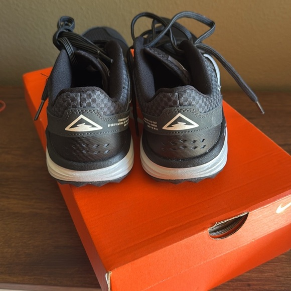 NEW Women’s Nike running shoe size 7 - Picture 3 of 6